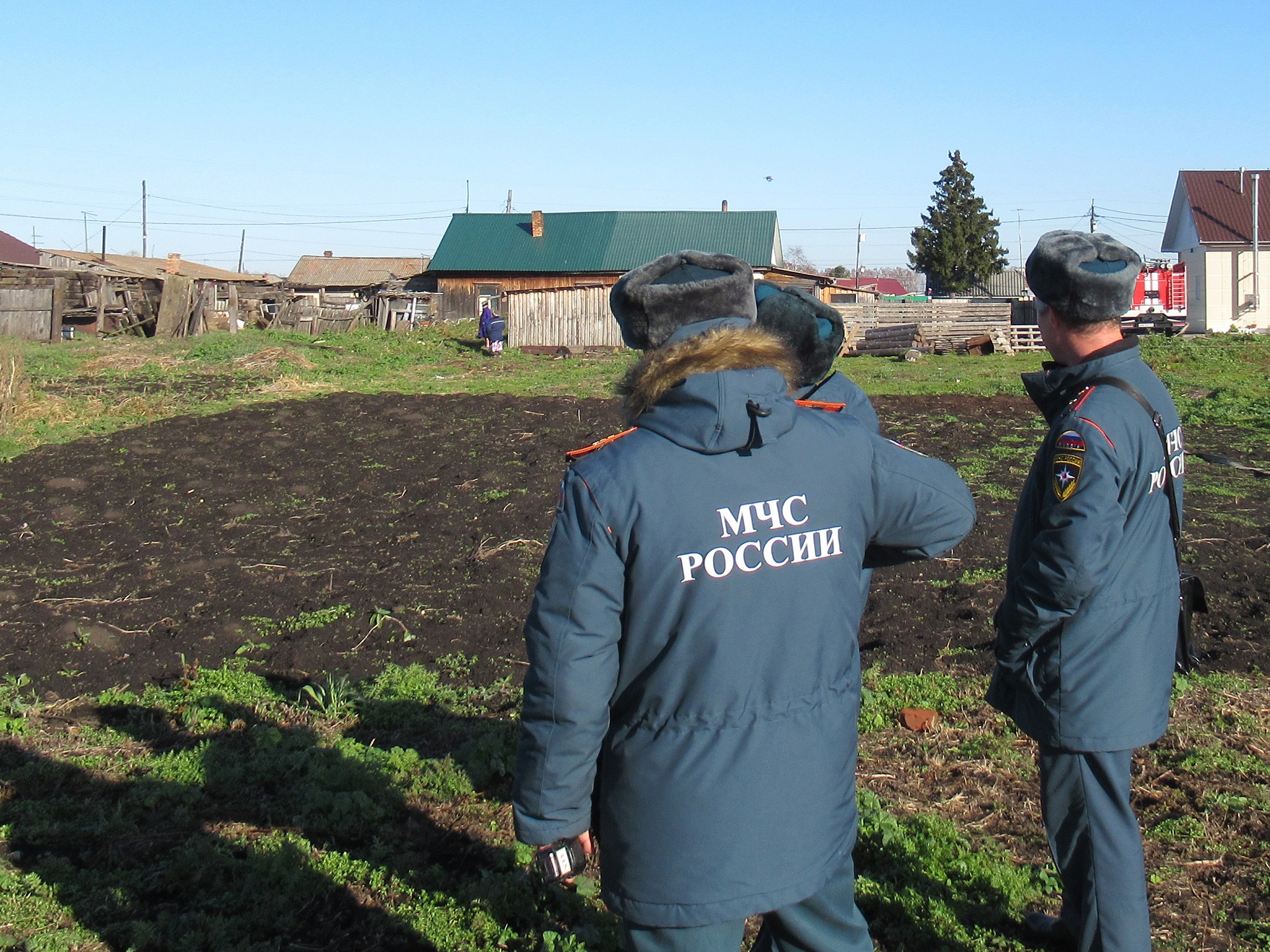 В целях пожарной безопасности в сельсоветах Ачинского района проводятся мероприятия по уборке сухой растительности.