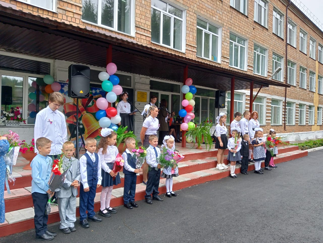 В школах Ачинского района состоялись торжественные линейки, посвященные  Дню знаний.