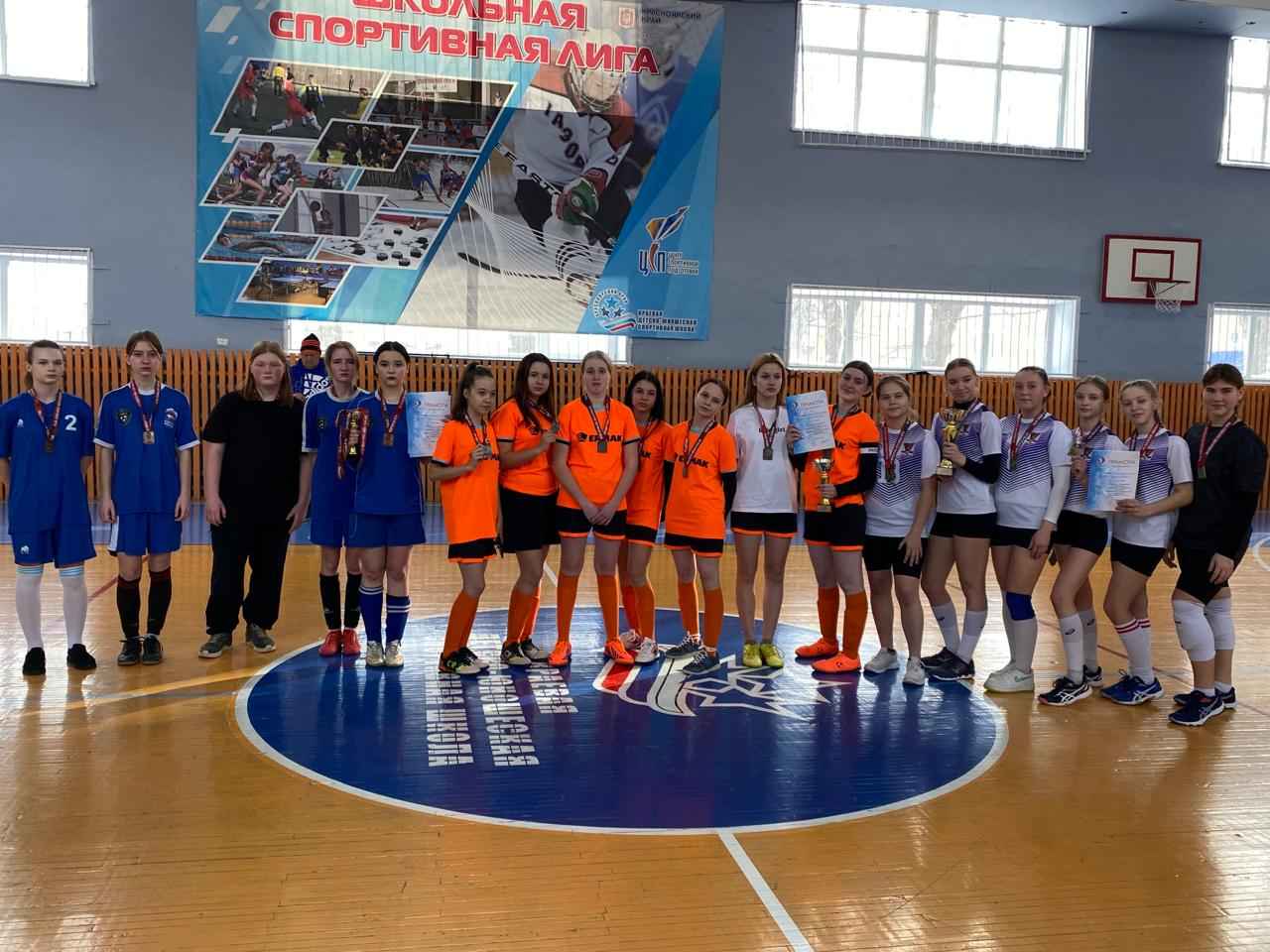 Команда из Ачинского района вошла в тройку победителей зональных соревнований по мини-футболу.