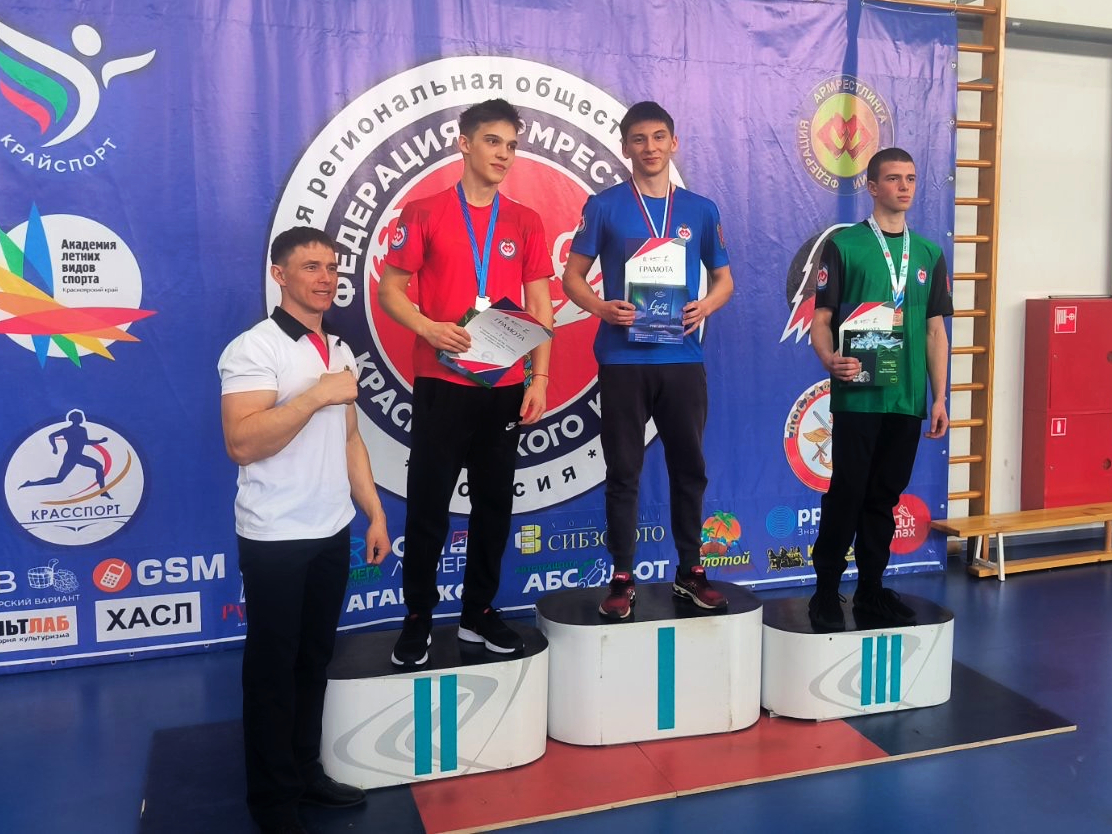 Армрестлеры из Ачинского района стали призерами краевого турнира.