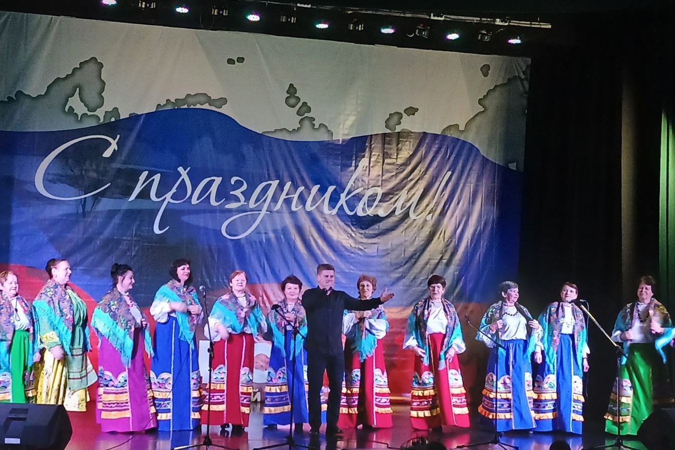 В Горном культурно-досуговом центре прошел грандиозный праздник, посвященный 90-летию образования Красноярского края.