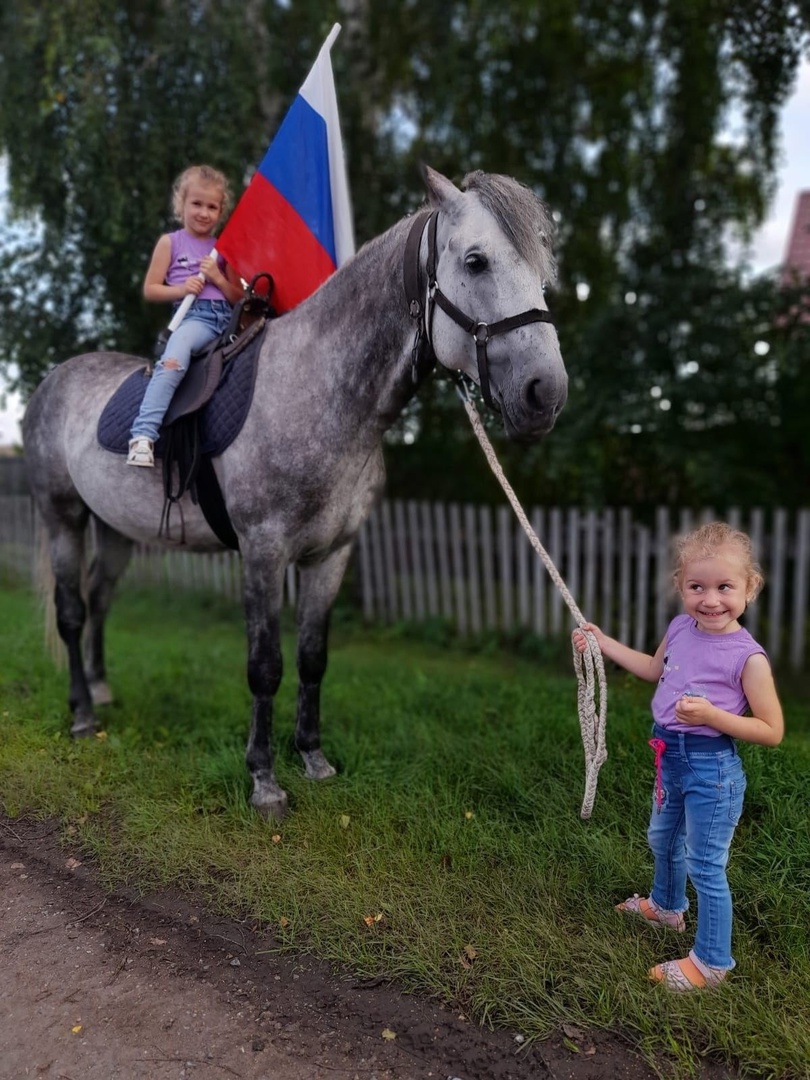 В День государственного флага Белоярский  детский сад  активно поддержал  флешмоб «Я и ФЛАГ».