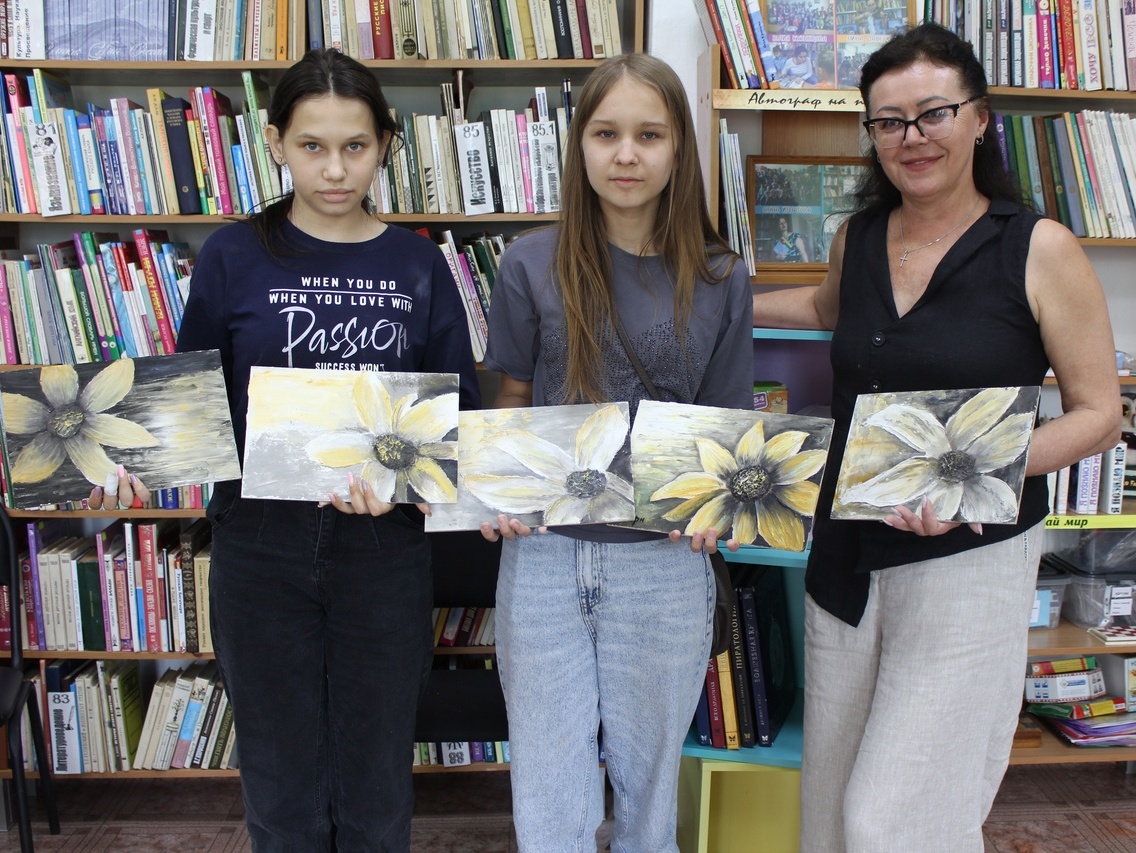 В центральной районной библиотеке п. Горный состоялся мастер-класс «Подсолнух».