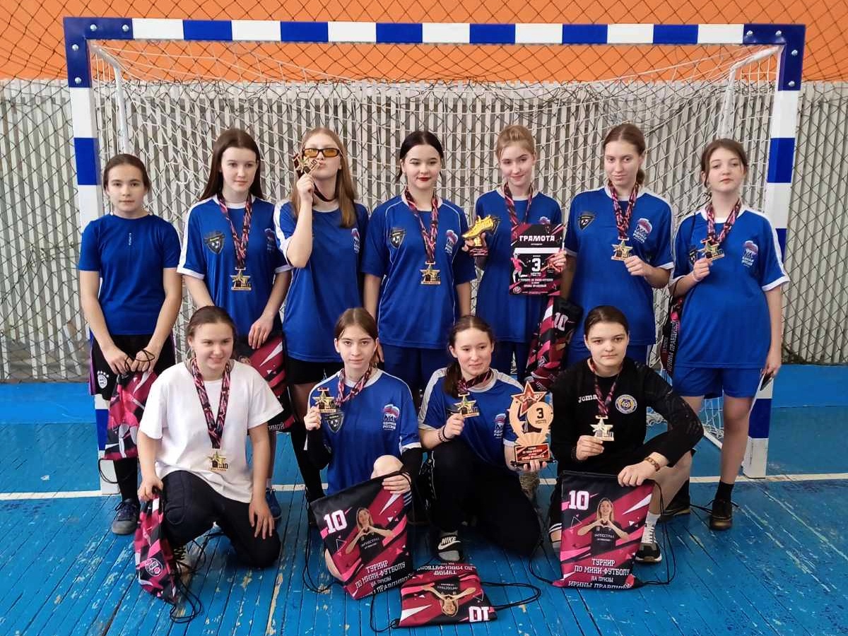 Футболистки из Ачинского района стали призерами регионального этапа Всероссийских соревнований «Кожаный мяч».