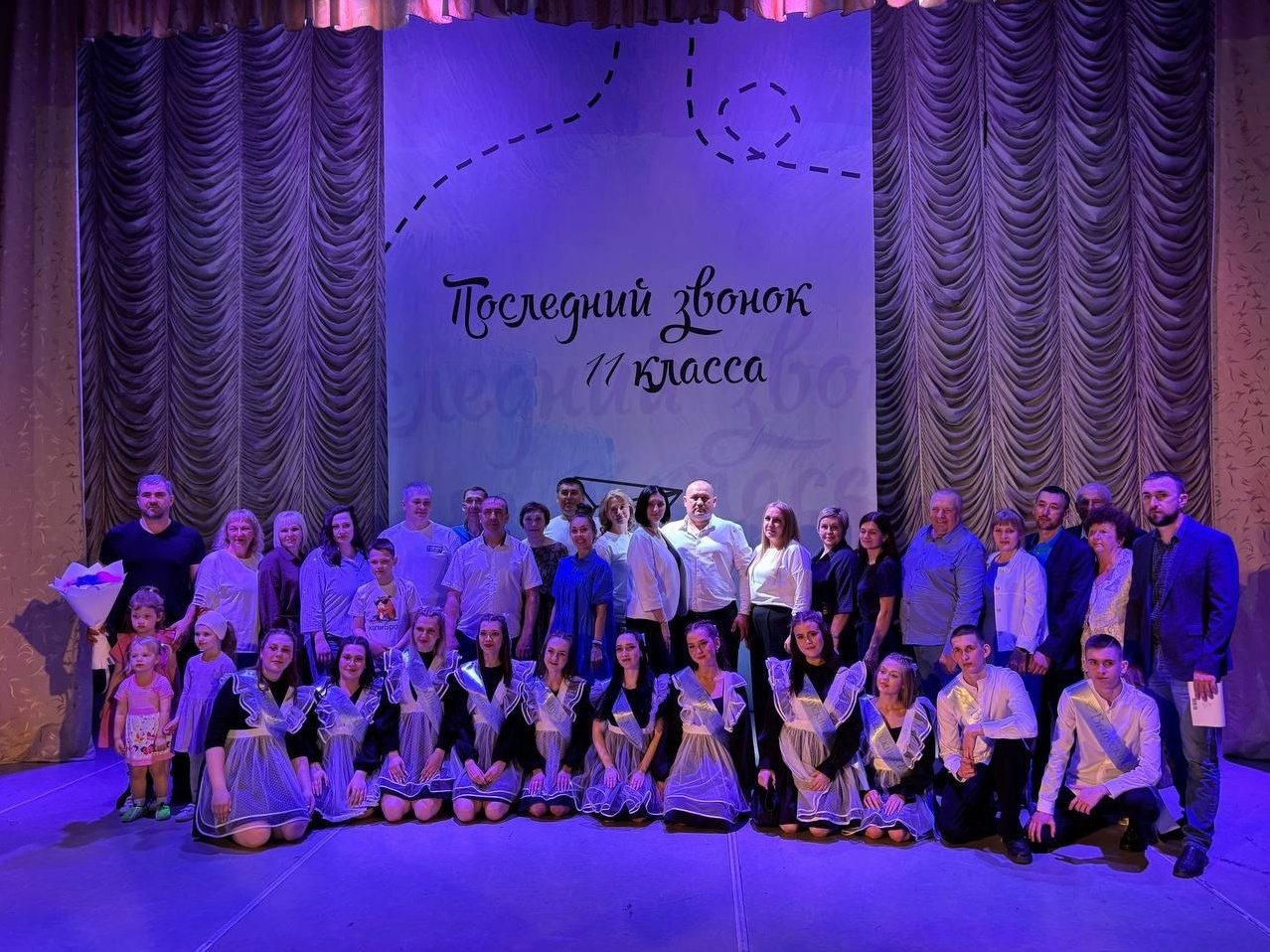 В Ачинском районе прошли торжественные линейки, посвященные последним звонкам.