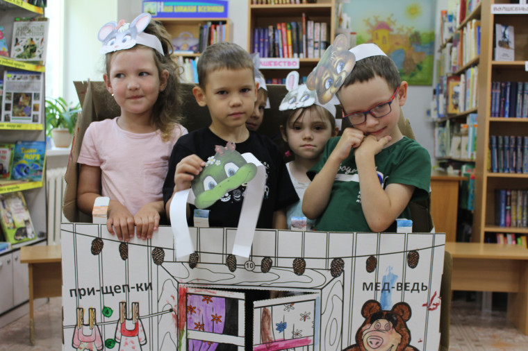 Маленькие книголюбы из поселка Горный побывали на мастер-классе центральной районной библиотеки. Маленькие книголюбы из поселка Горный побывали на мастер-классе центральной районной библиотеки.