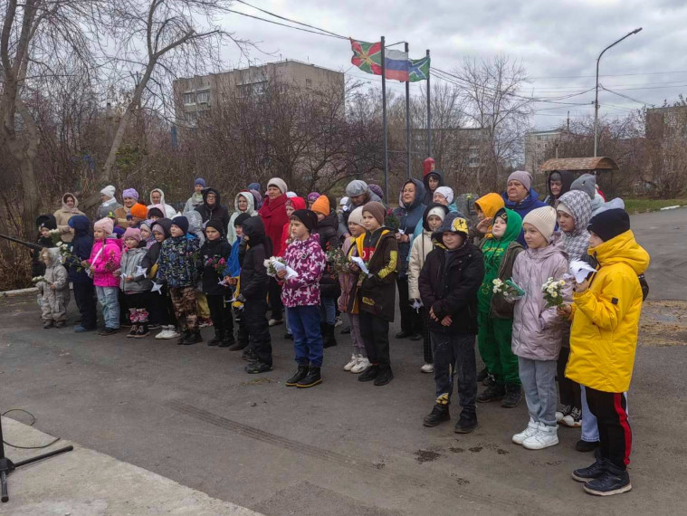 В п. Малиновка состоялся митинг-реквием «Летят в бессмертие журавли». В п. Малиновка состоялся митинг-реквием «Летят в бессмертие журавли».