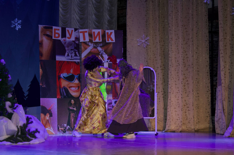 В Ачинском районе с наступающим Новым годом поздравили талантливых и одарённых ребят!.