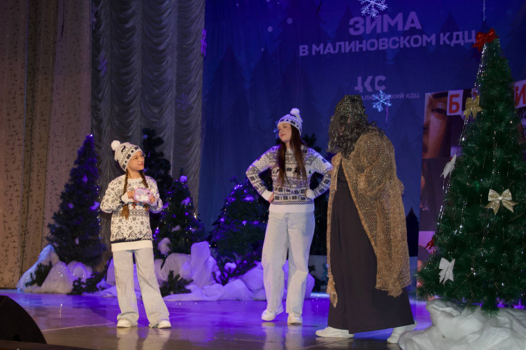 В Ачинском районе с наступающим Новым годом поздравили талантливых и одарённых ребят!.